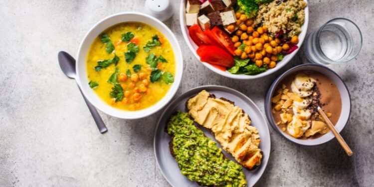 Vegani e vegetariani, meno a rischio di contrarre il Covid-19