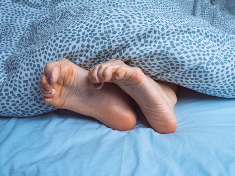 Soffri di crampi notturni alle gambe? Ecco come farli passare