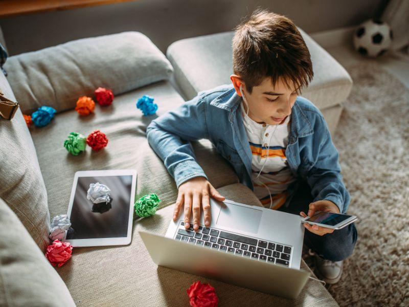 La dipendenza dai social dei più giovani mette in allarme i pedagogisti