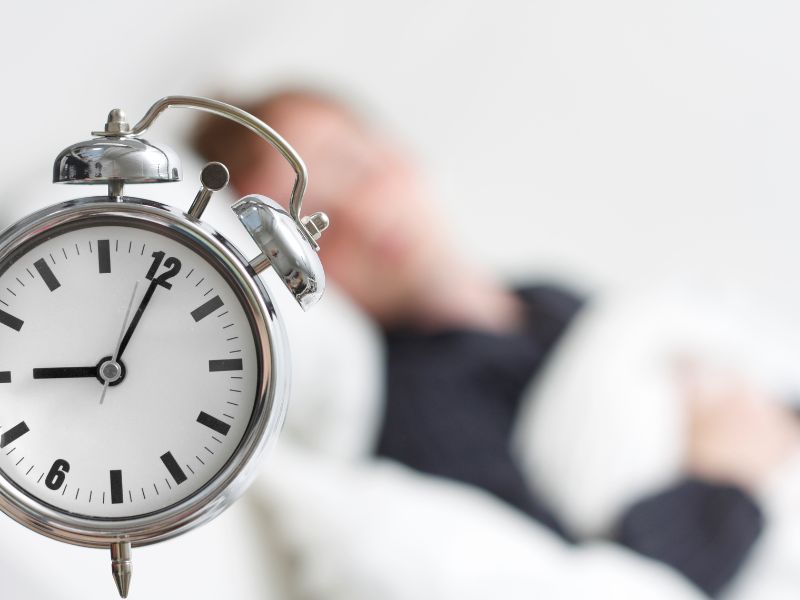Dormire fino a tardi nel week end fa bene al cuore