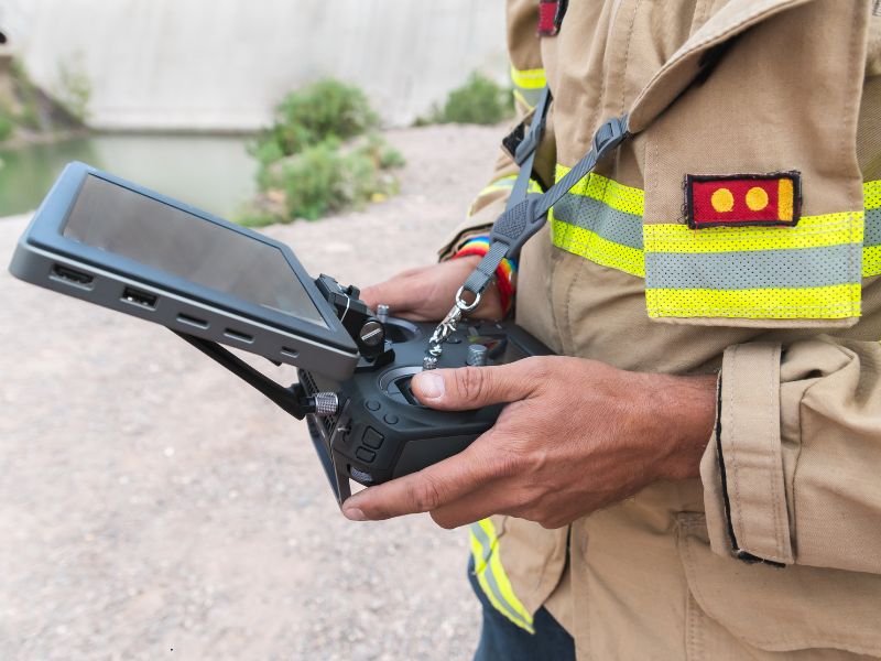 Spegnere gli incendi con i droni: l’idea di una startup italiana