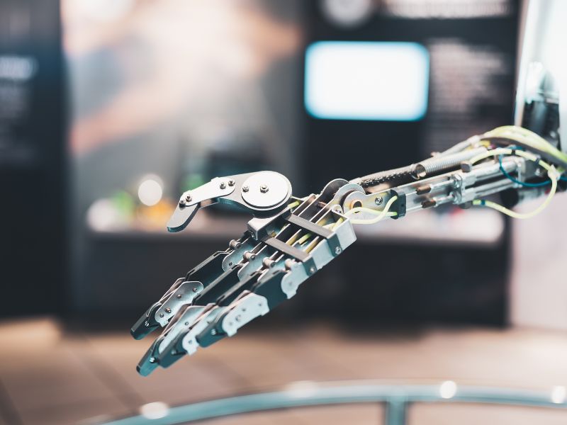 Mano robotica, testata la prima protesi a controllo magnetico