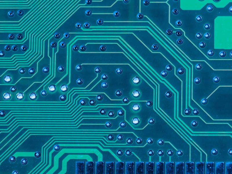 Investimenti in AI: le aziende italiane tra opportunità e ritardi