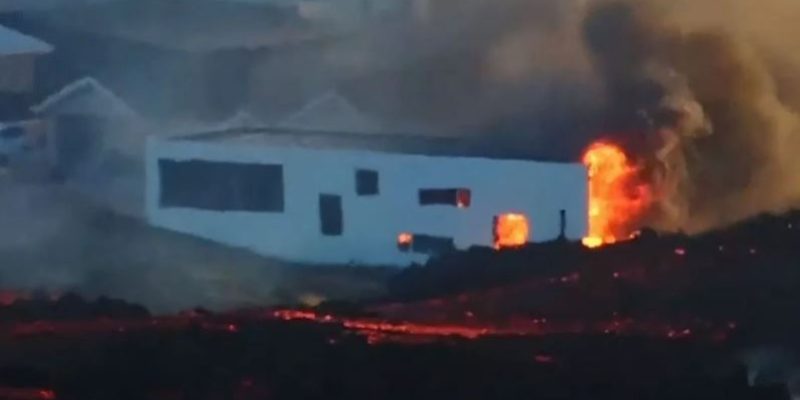 La lava raggiunge Grindavik​